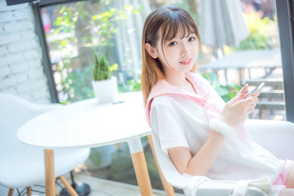 “主公？”堂下，传讯的将士担忧的看向孙权。